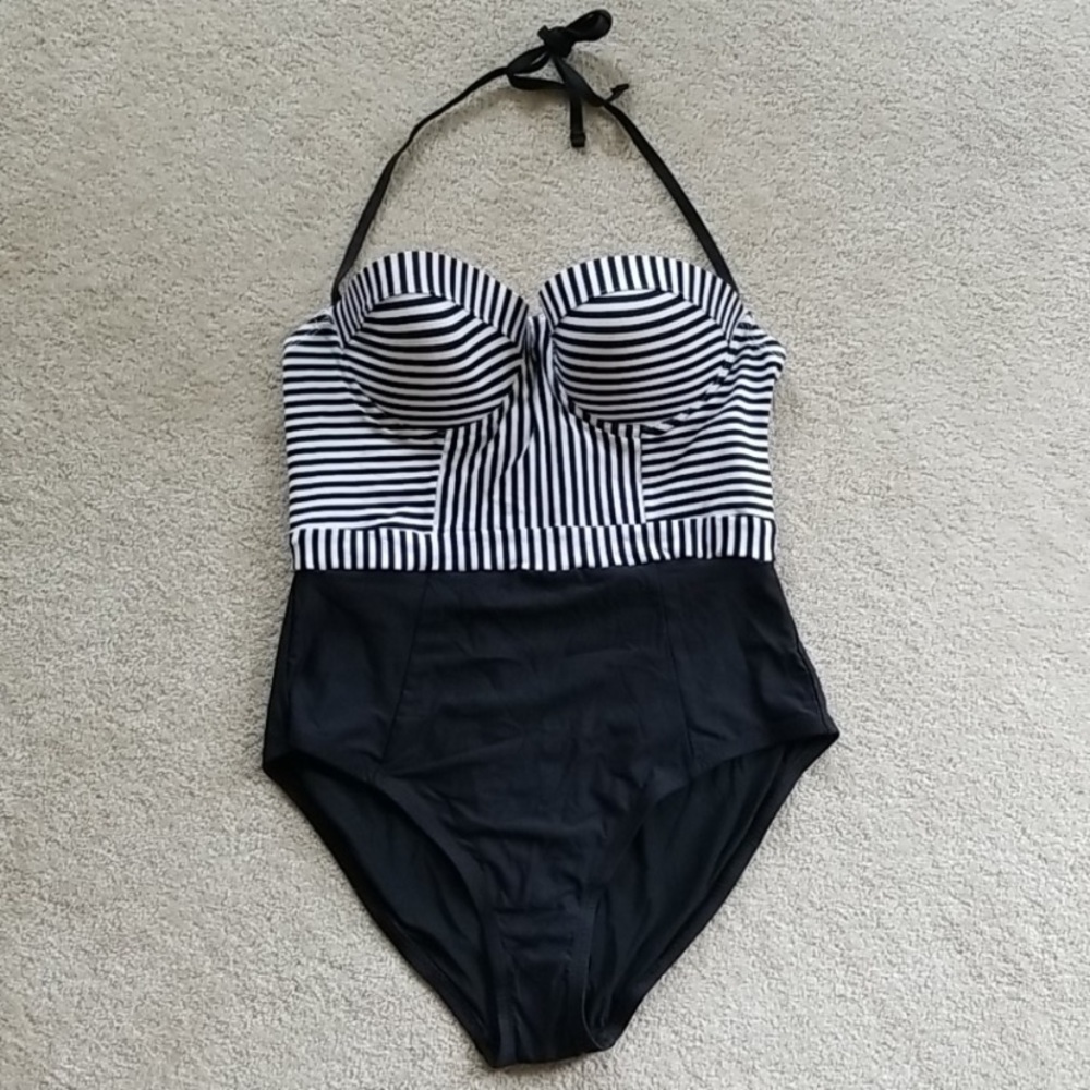 Black White Retro Pin Up Swimsuit Underwire